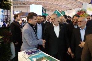 از حضور رئیس جمهور تا مدیرعامل میربیزنس بانک در غرفه منطقه آزاد انزلی